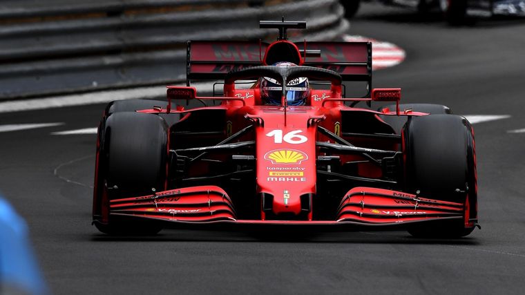 FOTO: Destrozada pero invencible, la Ferrari SF21 de Leclerc en Mónaco