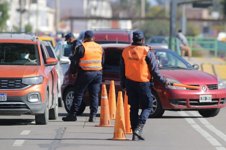 Controles en la ciudad cordobesa en el primer día de confinamiento estricto.