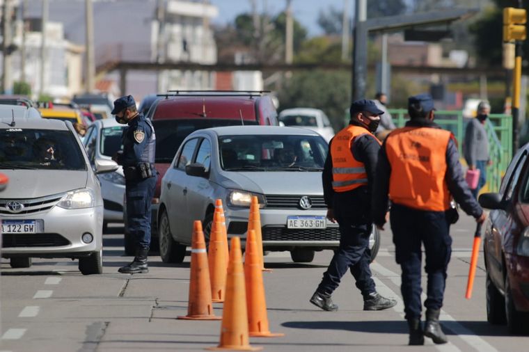 Controles en la ciudad cordobesa en el primer día de confinamiento estricto.