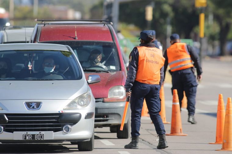 Controles en la ciudad cordobesa en el primer día de confinamiento estricto.