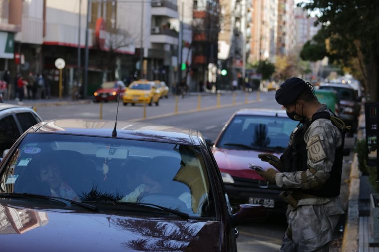 Controles en la ciudad cordobesa en el primer día de confinamiento estricto.