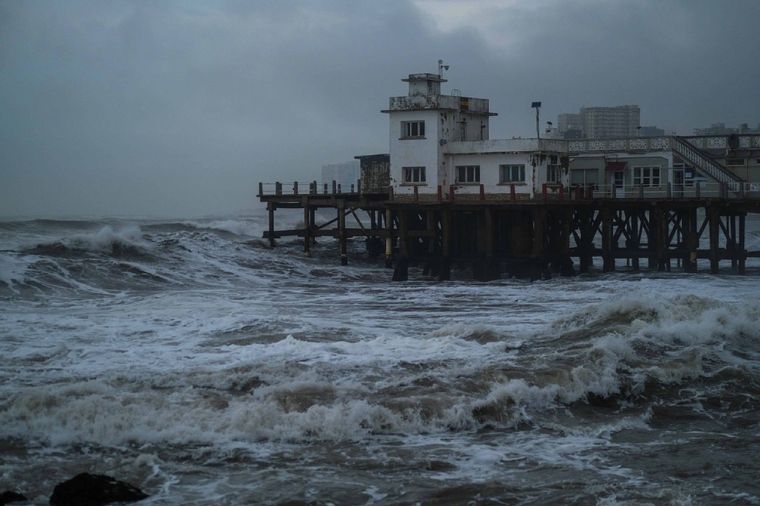 Alerta naranja por fuertes vientos en la Costa Atlántica.
