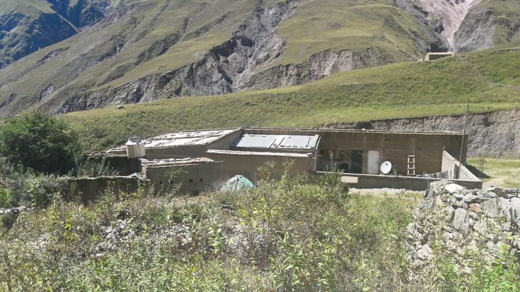 Viven 4 meses en la montaña con sus alumnos para educarlos