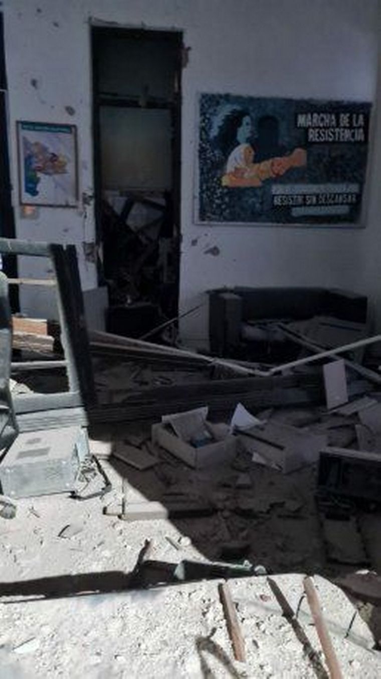 FOTO: Atacan con explosivos una sede del FdT en Bahía Blanca