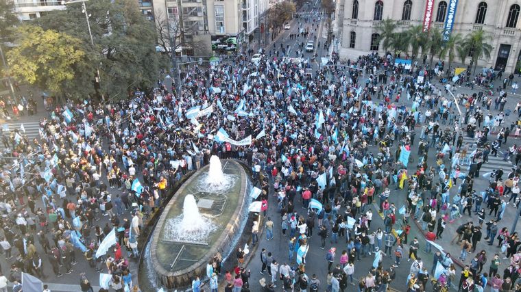 FOTO: Protesta en el Obelisco en contra del gobierno nacional