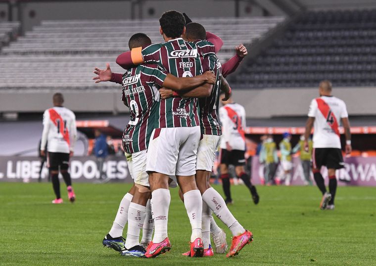 Fluminense vence a River 2-0 al término de primer tiempo.