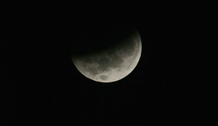 FOTO: Así se veía el eclipse a las 7.35 en Córdoba.