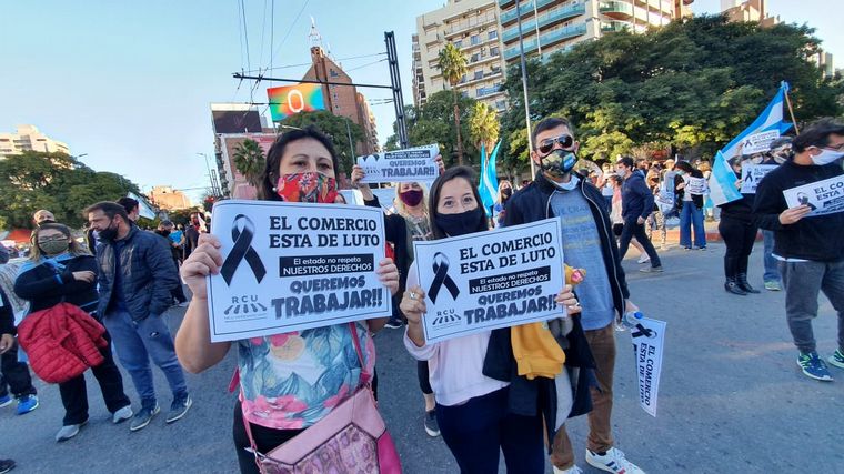 La Policía intimó a comerciantes que convocaban a la marcha en Córdoba.