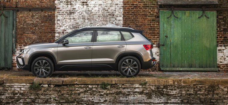 Taos, motor 250 TSI, caja automática de 6 velocidades y tracción delantera.