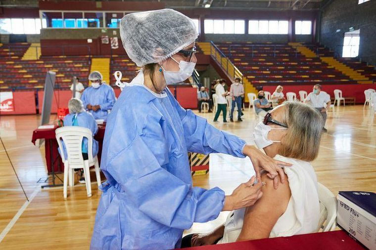 FOTO: Quiénes recibirán la cuarta dosis de la vacuna en Argentina