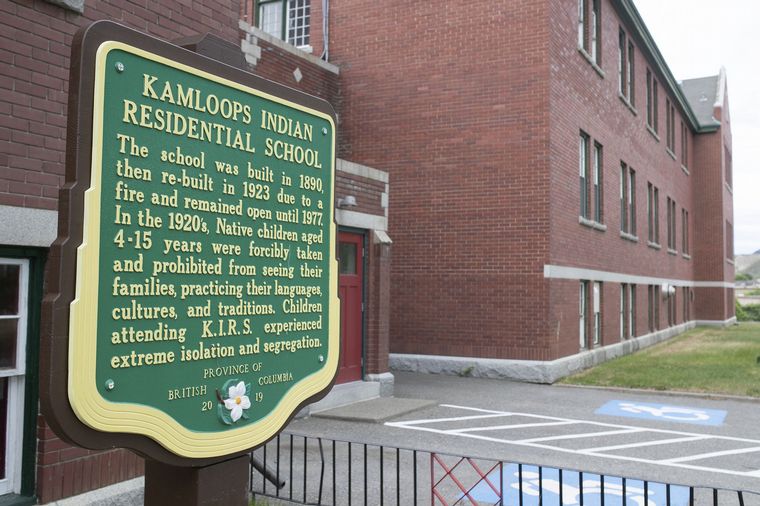 FOTO: Encuentran restos de niños en Kamloops Indian Residential School, Canadá