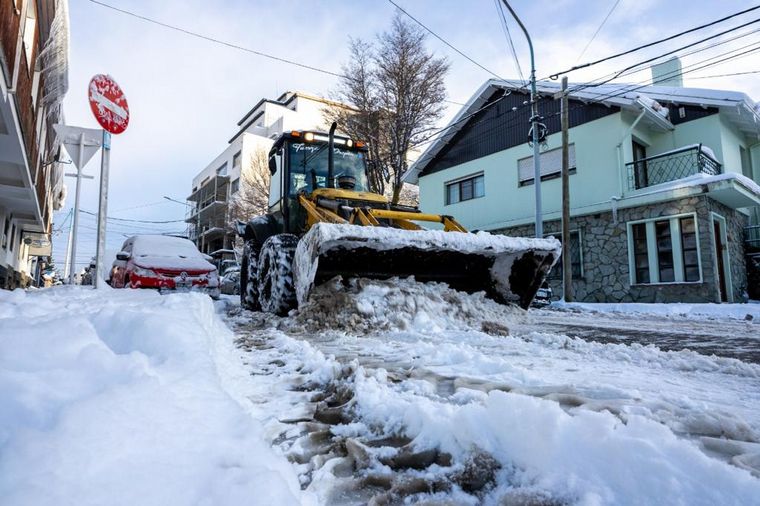 Ushuaia amaneció cubierta de nieve.