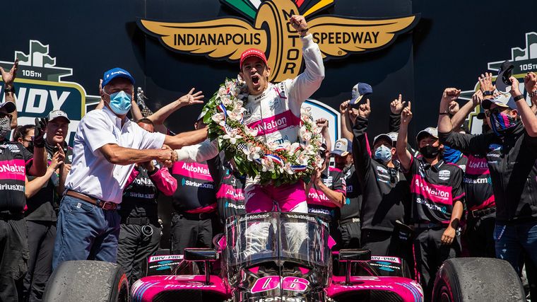 Ceremonia oficial de consagración de Castroneves en Indy 500.
