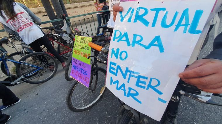 Marcha contra la presencialidad