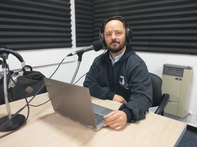 Juan Pablo Viola, el cura de la Parroquia 