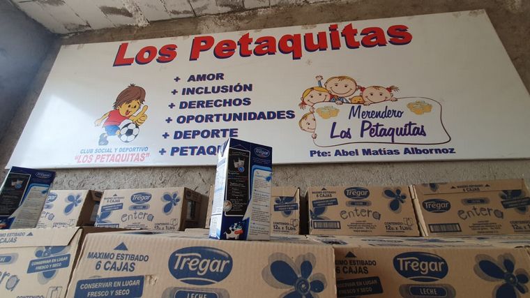 FOTO: El merendero Las Petaquitas recibió la donación de Cadena 3 y Tregar.