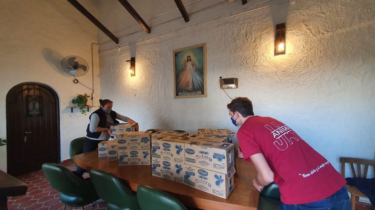 Donaron leche a la Parroquia San Juan Bosco y Santo Domingo Savio.