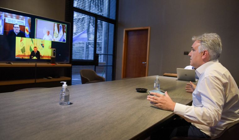 Llaryora, Montenegro y Javkin mantuvieron un encuentro virtual. 