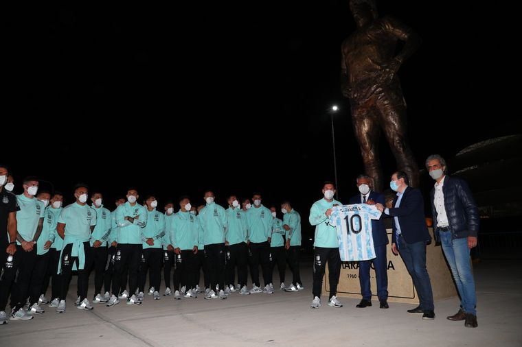 FOTO: La Selección lució una camiseta en homenaje a Diego Maradona.