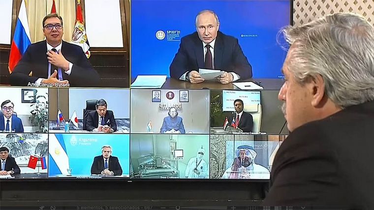 Alberto Fernández, en la videollamada junto a Putin.