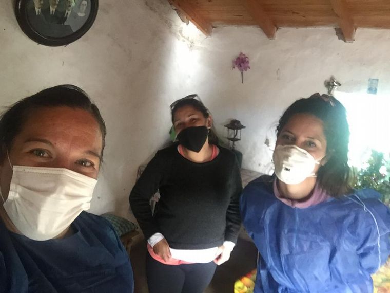 Vacunaron a 12 personas luego de viajar tres horas a caballo