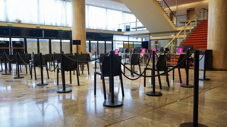 Este lunes se vacunará en el complejo a personal estratégico.