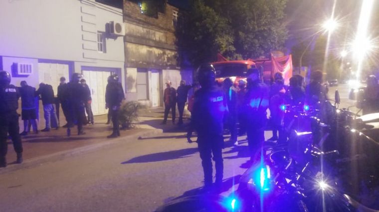 Detuvieron un camión con 25 hinchas, la mayoría barras bravas, de Colón