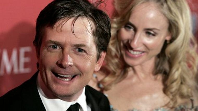 Contra viento y marea, Michael Fox sigue actuando.