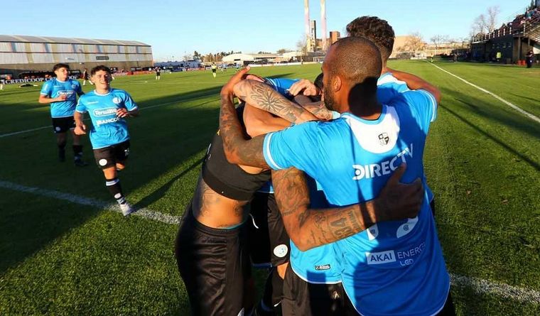 Belgrano empató sobre el final contra Deportivo Riestra.