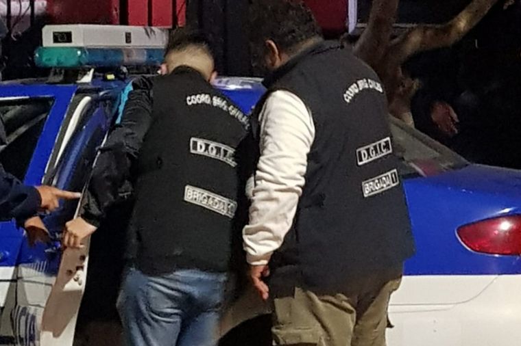 El empleado de Salud al ser detenido.