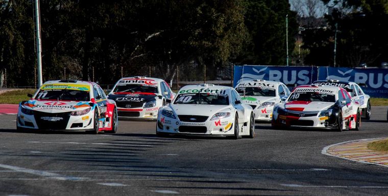 Marcelo Ciarrocchi (Mondeo) y Diego Azar (Camry) ganaron ambas finales en el "Gálvez"