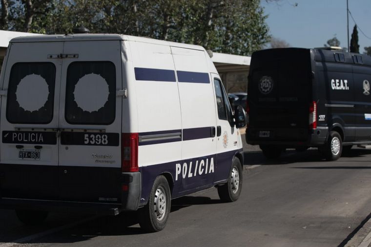 FOTO: Asi trasladaban al Pato Cabrera tras su arribo a Córdoba