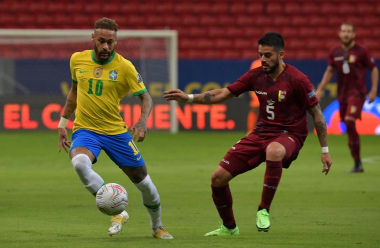 Marquinhos, Neymar Jr y Barbosa marcaron los tantos del partido.