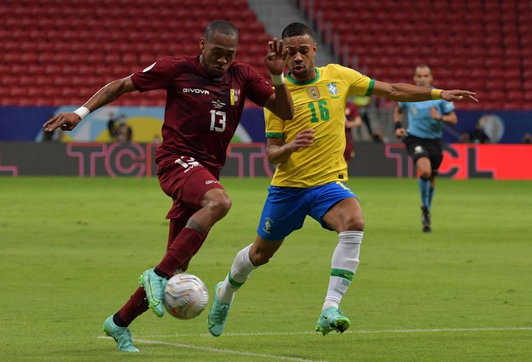 Marquinhos, Neymar Jr y Barbosa marcaron los tantos del partido.