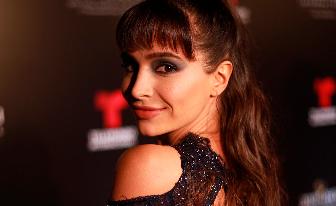 Brenda Asnicar cantó