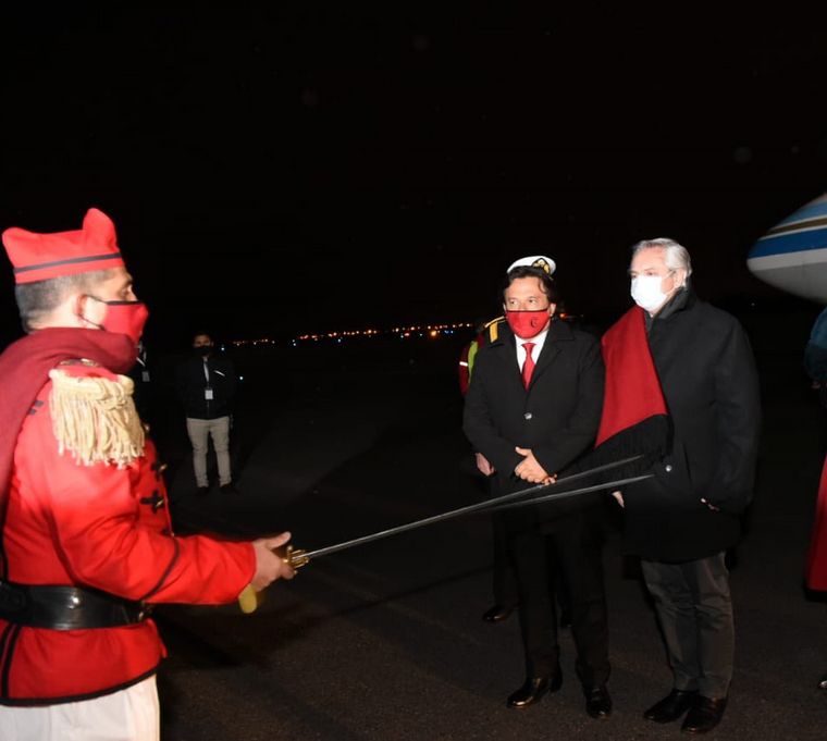 Alberto Fernández, junto al gobernador Gustavo Sáenz.