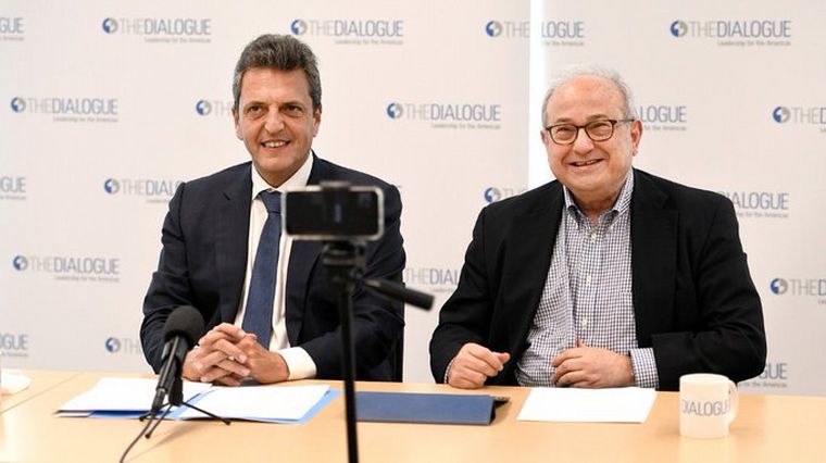 Massa, junto a Michael Shifter, presidente del Diálogo Interamericano.