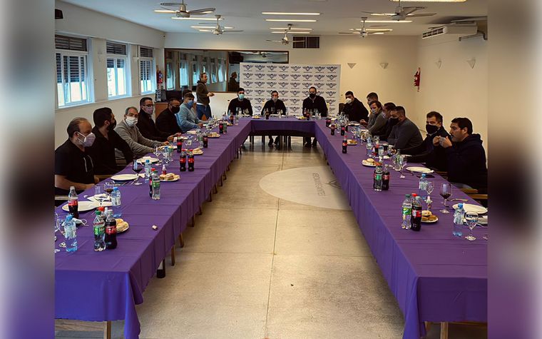 La foto de la reunión de Moyano y sindicalistas que es viral