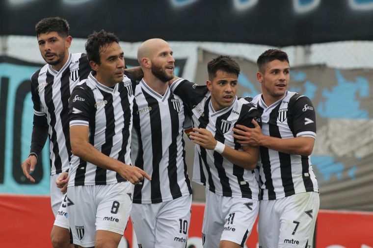Gimnasia de Mendoza se puso en ventaja con un gol de penal.
