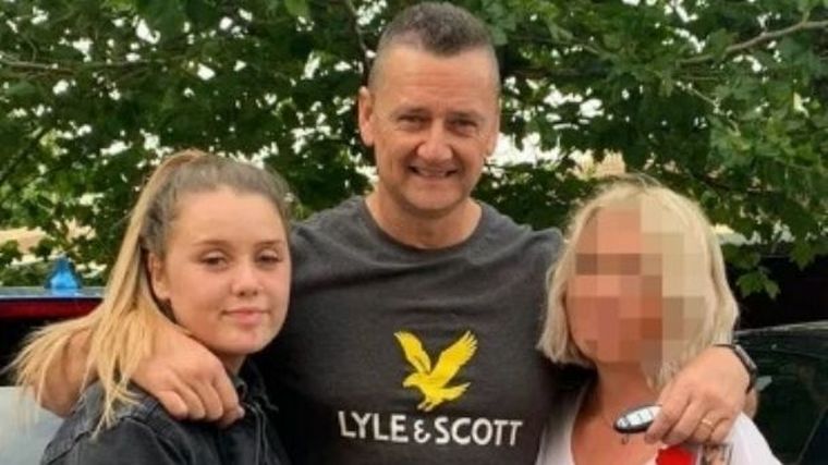 Adrian Smith encontró muerta a su hija de 21 años.