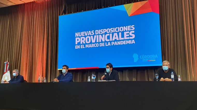 Grahovac, Torres, Cardozo y Campana, en la conferencia con los anuncios. 