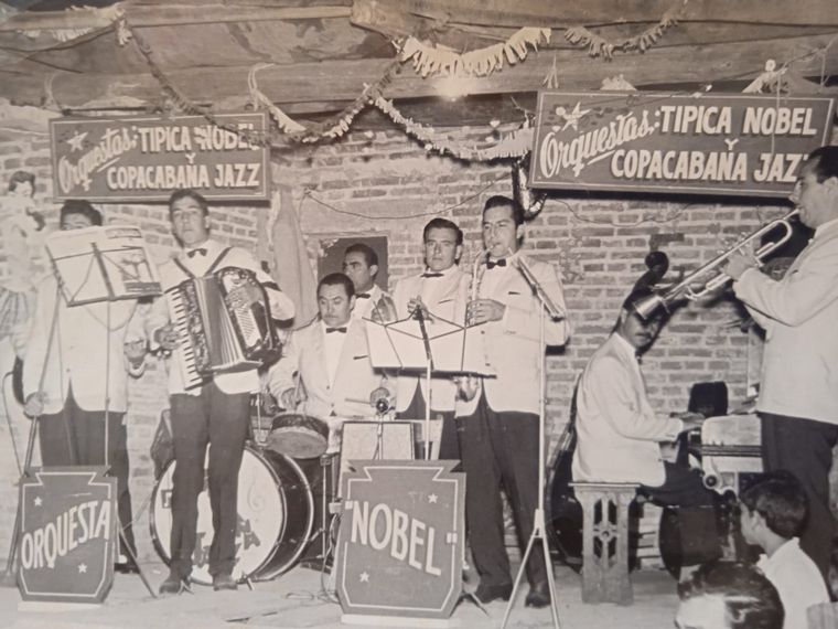 Cordobés vive del saxo en una paradisíaca isla de Canarias