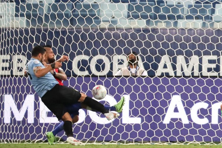 FOTO: Chile y Uruguay igualaron 1-1.