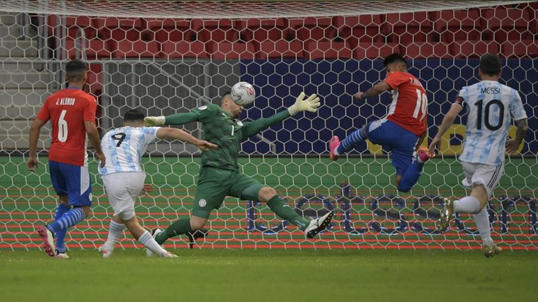 Polémica por el segundo gol de Argentina que anuló el VAR
