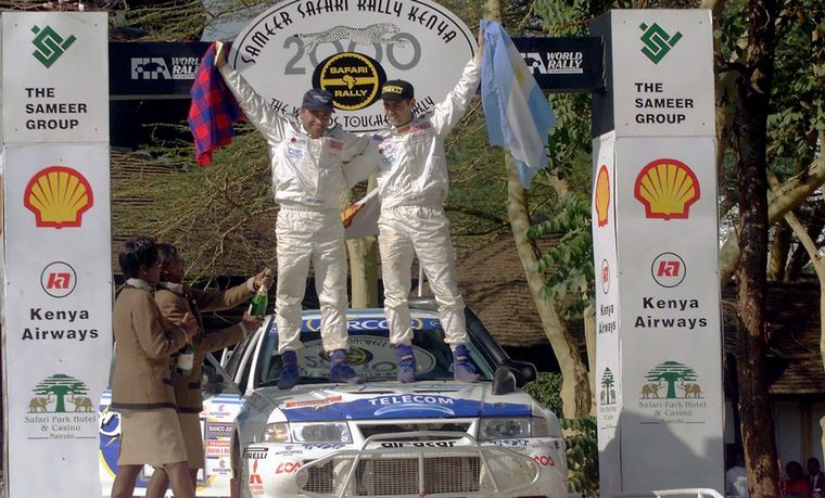Podio final para Menzi y Galindo ganadores en Kenia 2000.