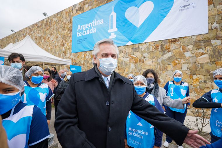 Fernández bendijo la paritaria alcanzada por la Bancaria.