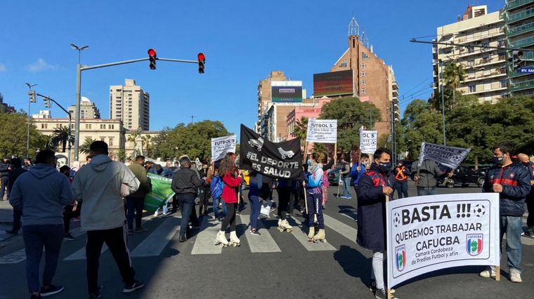 Dueños de canchas de fútbol piden la reapertura en Córdoba