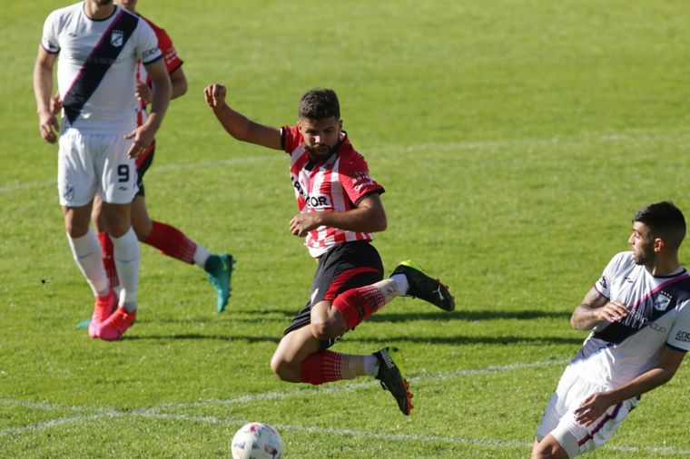 FOTO: Instituto y Brown de Puerto Madryn igualaron 1-1 en Alta Córdoba.