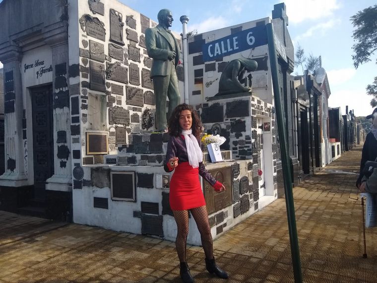 Cada 24 de junio, seguidores del “zorzal criollo” visitan su tumba.