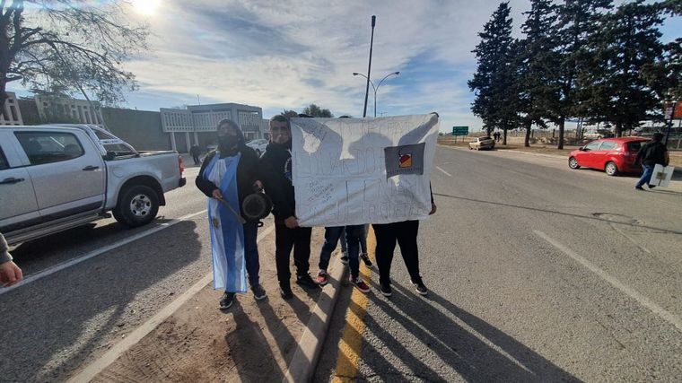 Protestas en Fadea por la visita del Presidente